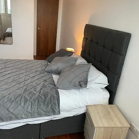 Luxe 2 Bedroom High Rise * Birmingham